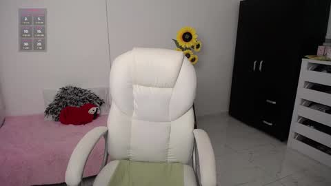  Ana  online show from 12/30/24, 11:06