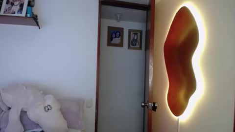 Ana online show from 10/29/25, 09:33