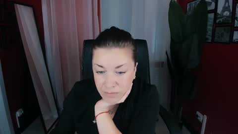 Snapshot of ana_mills chatting on 09/16/25, 10:05 Ana online show from 09/16/25, 10:05