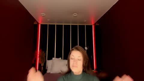 Snapshot of ana_mills chatting on 10/01/25, 10:10 Ana online show from 10/01/25, 10:10