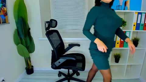 Snapshot of ana_mills chatting on 10/03/25, 10:12 Ana online show from 10/03/25, 10:12