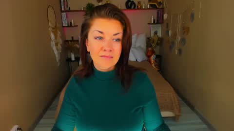 Snapshot of ana_mills chatting on 10/04/25, 10:13 Ana online show from 10/04/25, 10:13