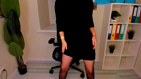 Snapshot of ana_mills chatting on 10/18/25, 03:24 Ana online show from 10/18/25, 03:24