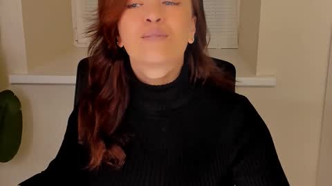 Snapshot of ana_mills chatting on 11/11/25, 10:15 Ana online show from 11/11/25, 10:15