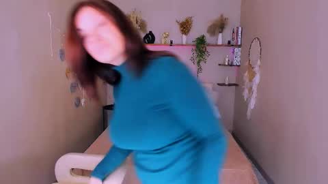 Snapshot of ana_mills chatting on 11/12/25, 03:34 Ana online show from 11/12/25, 03:34