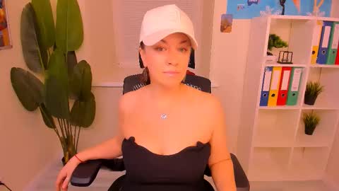 Ana online show from 12/23/25, 10:02