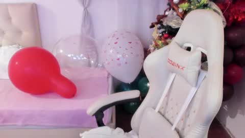 Snapshot of ana_ruuh chatting on 12/18/24, 05:00 Im anna but you can call me as you want online show from 12/18/24, 05:00