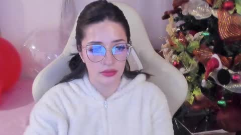 Snapshot of ana_ruuh chatting on 12/20/24, 01:14 Im anna but you can call me as you want online show from 12/20/24, 01:14