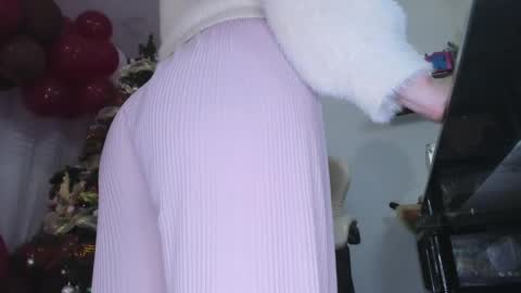 Snapshot of ana_ruuh chatting on 12/26/24, 12:57 Im anna but you can call me as you want online show from 12/26/24, 12:57