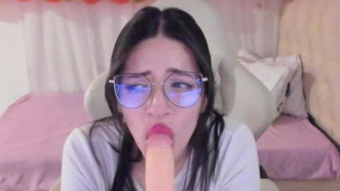 Snapshot of ana_ruuh chatting on 02/21/25, 03:45 Im anna but you can call me as you want online show from 02/21/25, 03:45