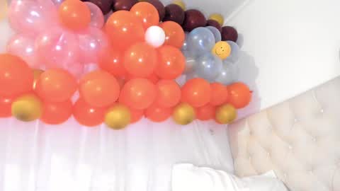 Snapshot of ana_ruuh chatting on 02/24/25, 05:33 Im anna but you can call me as you want online show from 02/24/25, 05:33