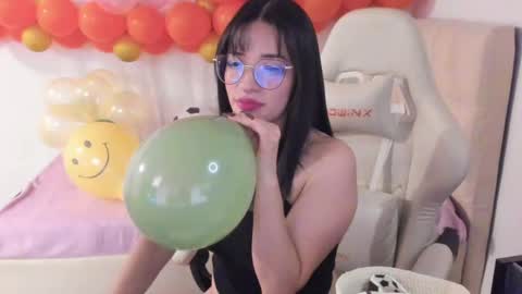 Snapshot of ana_ruuh chatting on 02/24/25, 04:26 Im anna but you can call me as you want online show from 02/24/25, 04:26