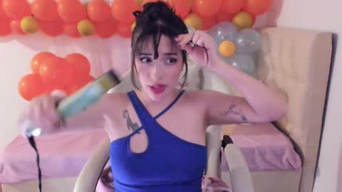 Snapshot of ana_ruuh chatting on 02/25/25, 11:33 Im anna but you can call me as you want online show from 02/25/25, 11:33