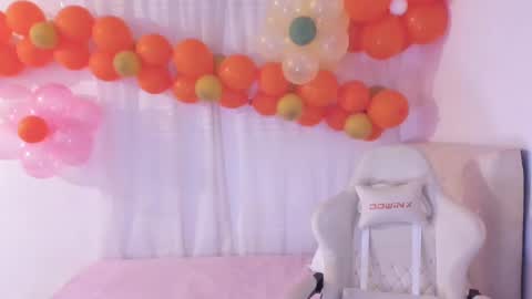 Snapshot of ana_ruuh chatting on 03/03/25, 08:32 Im anna but you can call me as you want online show from 03/03/25, 08:32