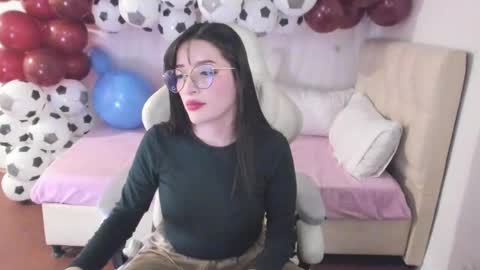 Snapshot of ana_ruuh chatting on 09/09/25, 10:09 Im anna but you can call me as you want online show from 09/09/25, 10:09