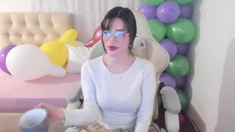 Snapshot of ana_ruuh chatting on 10/21/25, 10:21 Im anna but you can call me as you want online show from 10/21/25, 10:21