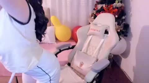 Snapshot of ana_ruuh chatting on 11/21/25, 09:13 Im anna but you can call me as you want online show from 11/21/25, 09:13