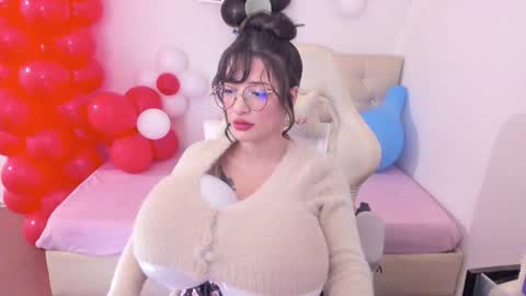 Im anna but you can call me as you want online show from 02/16/26, 10:50