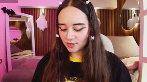 Snapshot of ana_taylor2 chatting on 10/07/25, 07:33 Ana online show from 10/07/25, 07:33