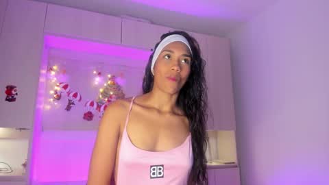 anaacollins_ online show from 12/17/25, 07:42