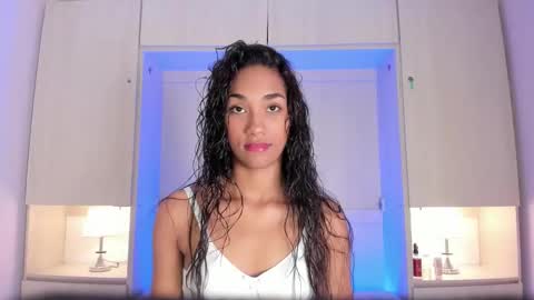 anaacollins_ online show from 01/10/26, 12:07