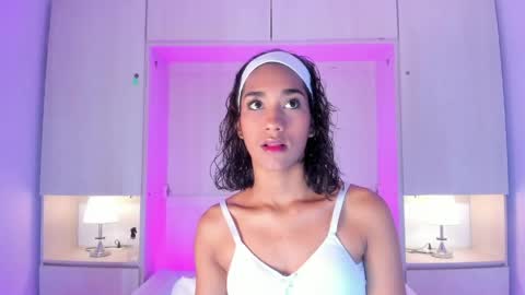 anaacollins_ online show from 05/28/26, 11:29