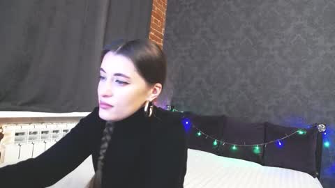 Anna online show from 11/11/25, 01:11