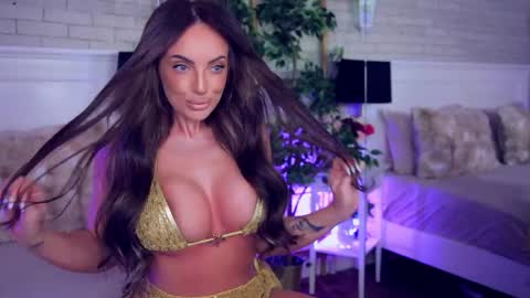 Snapshot of anabellastar chatting on 05/15/26, 03:35 anabellastar online show from 05/15/26, 03:35