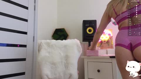 Annie  online show from 01/27/25, 03:39