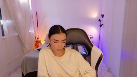 ANABEL WOLF  online show from 11/29/25, 03:37