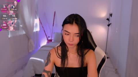 ANABEL WOLF  online show from 12/02/25, 04:35