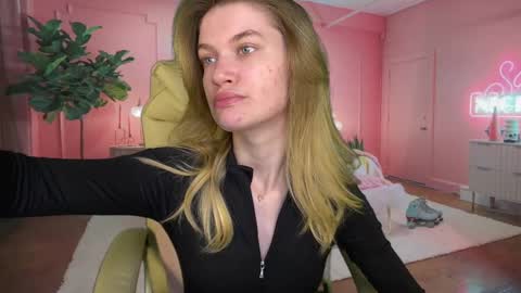 Snapshot of anacondaon chatting on 03/12/25, 07:24 Nika online show from 03/12/25, 07:24