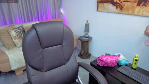 Snapshot of anahi_estrada chatting on 06/24/26, 11:53 Anahi online show from 06/24/26, 11:53