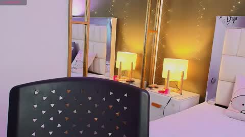 Anahi  online show from 10/15/25, 08:09