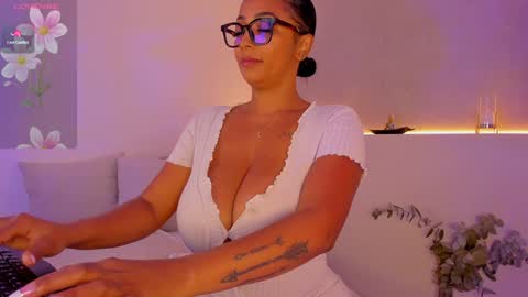 Snapshot of anahi_ryan chatting on 12/03/24, 12:16 Ana online show from 12/03/24, 12:16