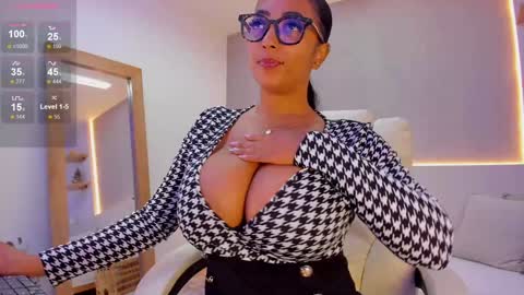 Snapshot of anahi_ryan chatting on 01/07/25, 01:24 Ana online show from 01/07/25, 01:24