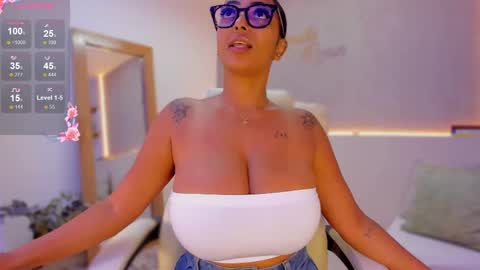 Snapshot of anahi_ryan chatting on 02/10/25, 01:22 Ana online show from 02/10/25, 01:22