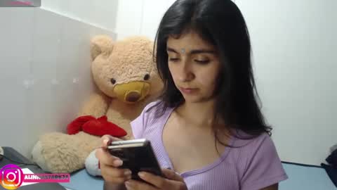 Snapshot of anahibrowns95 chatting on 02/24/25, 10:58 Anahi Browns online show from 02/24/25, 10:58