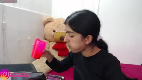 Snapshot of anahibrowns95 chatting on 10/14/25, 07:47 Anahi Browns online show from 10/14/25, 07:47