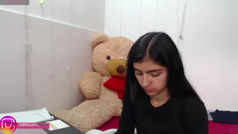 Snapshot of anahibrowns95 chatting on 10/23/25, 07:12 Anahi Browns online show from 10/23/25, 07:12