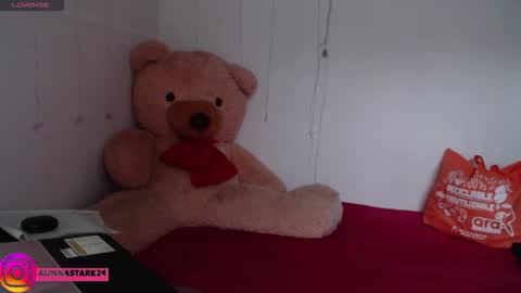 Snapshot of anahibrowns95 chatting on 10/30/25, 08:09 Anahi Browns online show from 10/30/25, 08:09