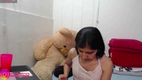 Snapshot of anahibrowns95 chatting on 11/12/25, 07:13 Anahi Browns online show from 11/12/25, 07:13