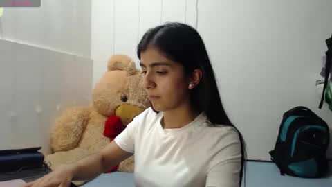 Snapshot of anahibrowns95 chatting on 12/01/25, 11:10 Anahi Browns online show from 12/01/25, 11:10