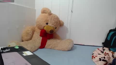 Snapshot of anahibrowns95 chatting on 12/02/25, 04:46 Anahi Browns online show from 12/02/25, 04:46