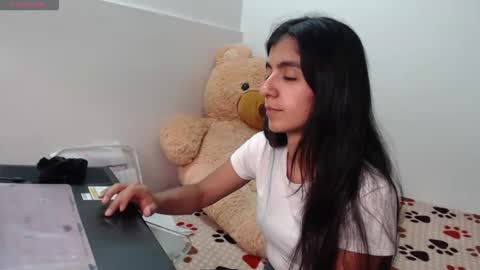 Anahi Browns online show from 03/05/26, 08:27