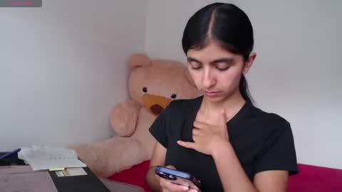 Anahi Browns online show from 04/14/26, 06:58