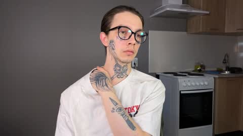 Snapshot of anahori_simon chatting on 12/21/24, 05:36 simon online show from 12/21/24, 05:36