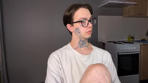 Snapshot of anahori_simon chatting on 12/21/24, 06:02 simon online show from 12/21/24, 06:02