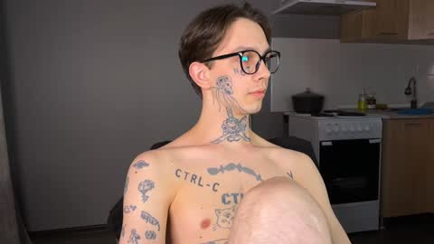 Snapshot of anahori_simon chatting on 12/28/24, 09:30 simon online show from 12/28/24, 09:30