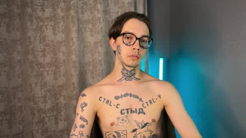 Snapshot of anahori_simon chatting on 02/13/25, 01:40 simon online show from 02/13/25, 01:40